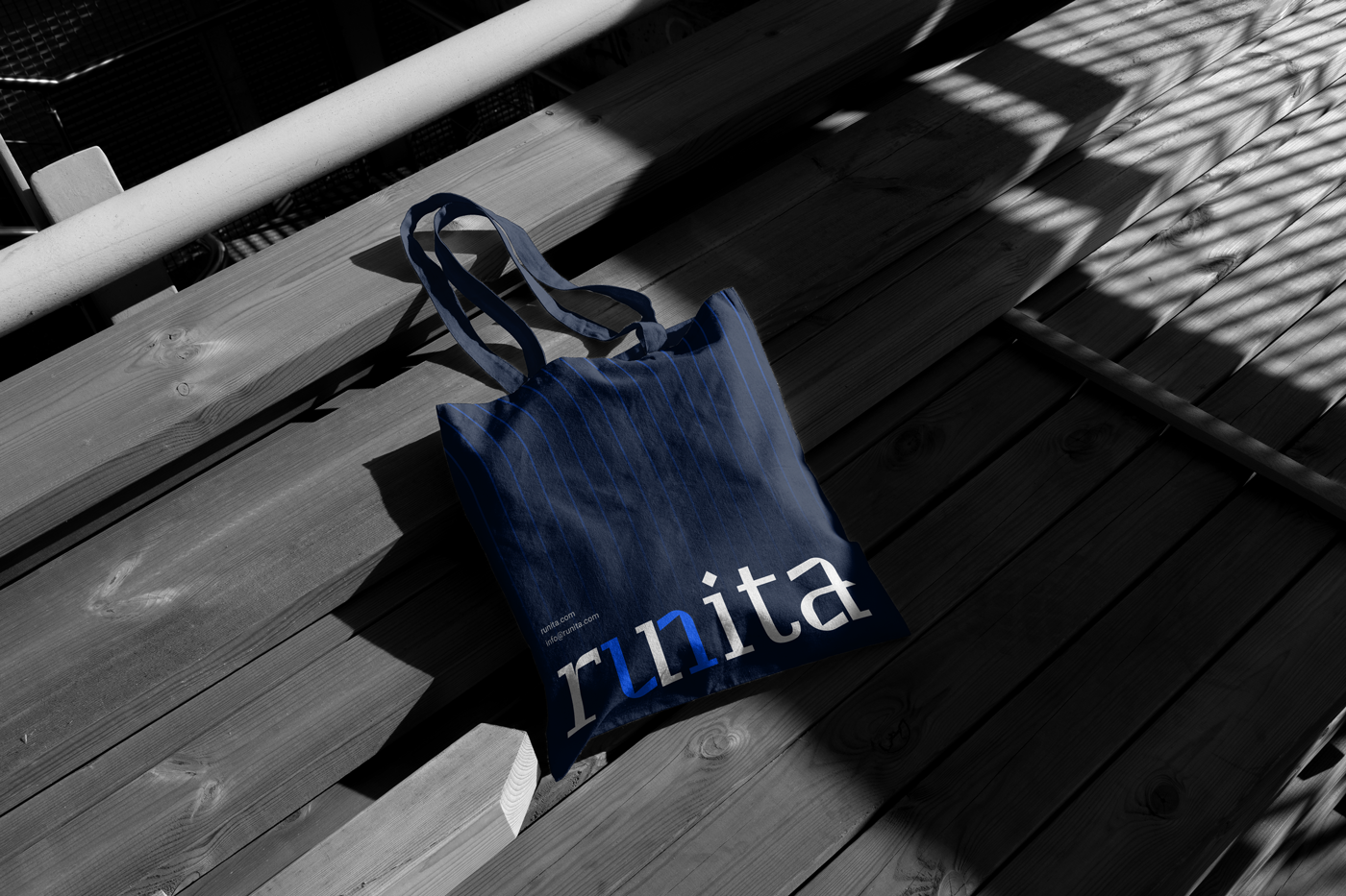 تصميم حقيبة لشركة runita