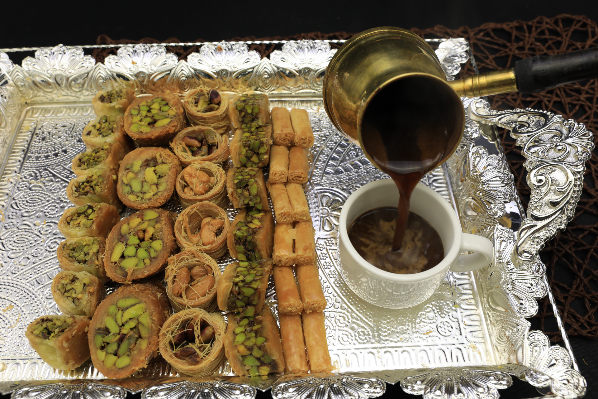 حلويات مشكلة مع القهوة التركية